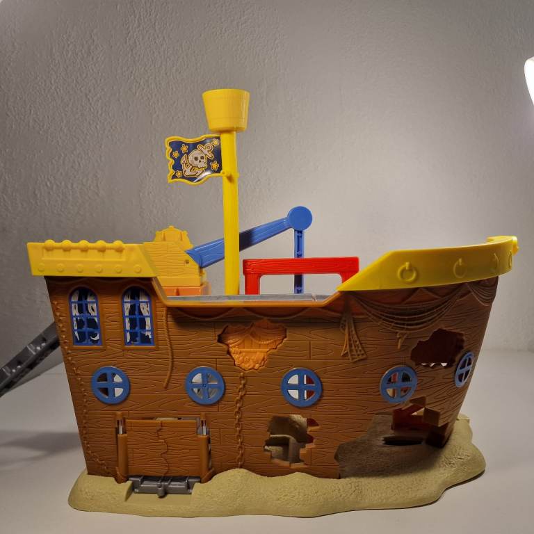 Thomas & friends take n play pirate ship fold away play set