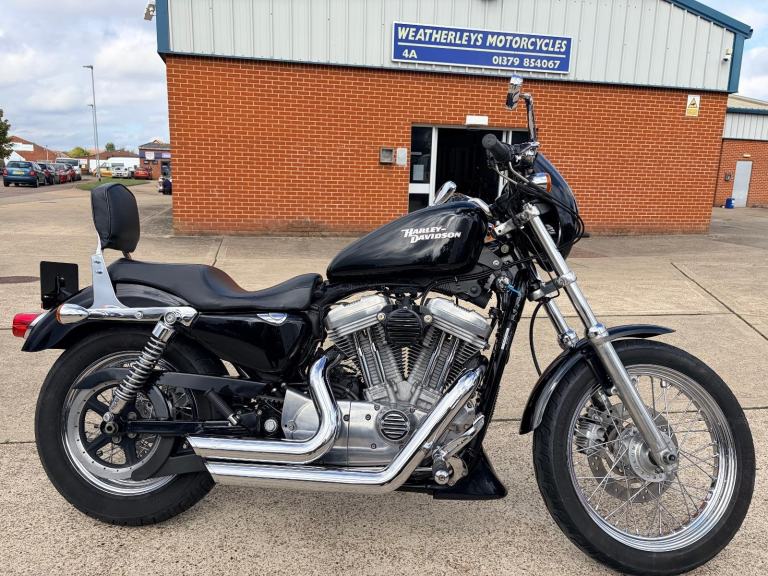 Harley-Davidson XLH 883 .only 5189 miles.