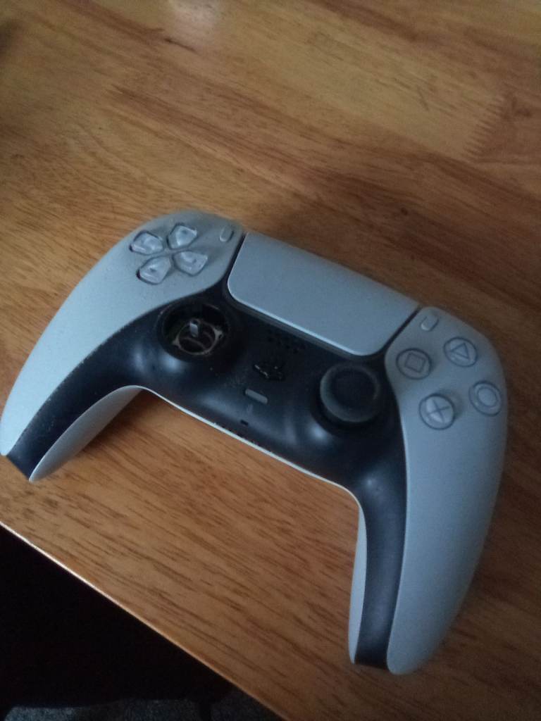 PS5 controller working but missing stick 