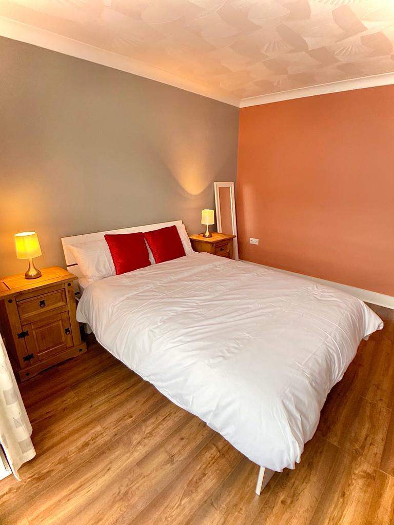 Room To Let 