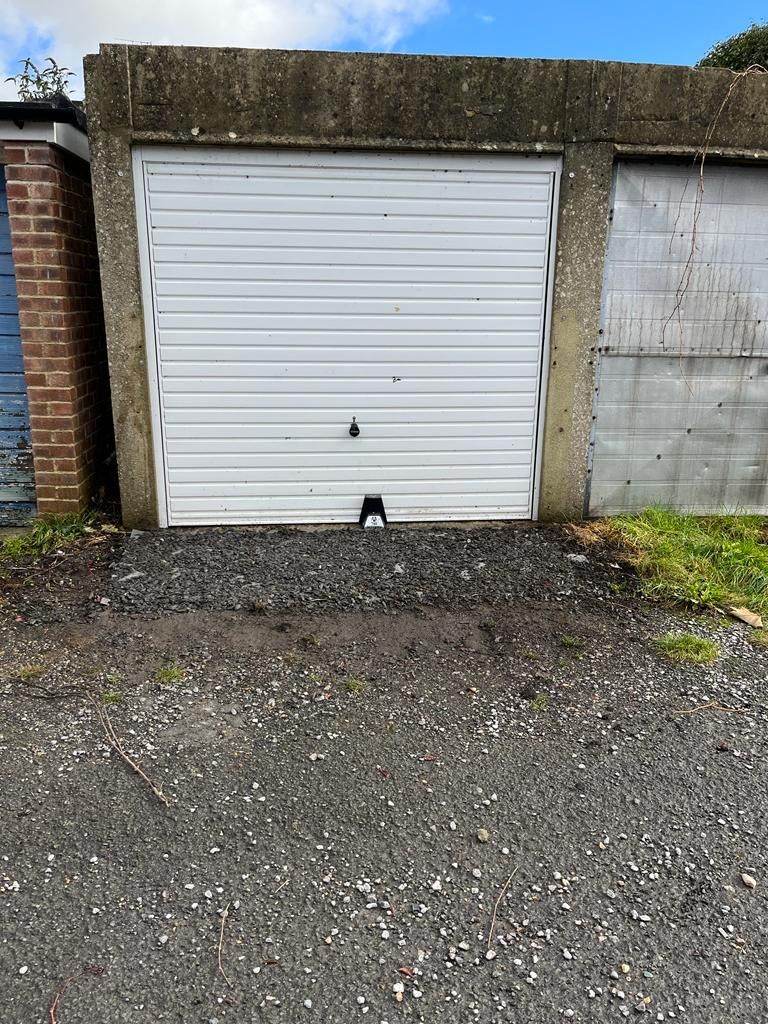 Storage space available to rent / Garage in Haywards Heath (RH16)