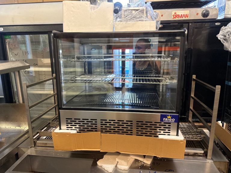 Cake fridge counter top brand new cafe shop restaurant takeaway fridge new 