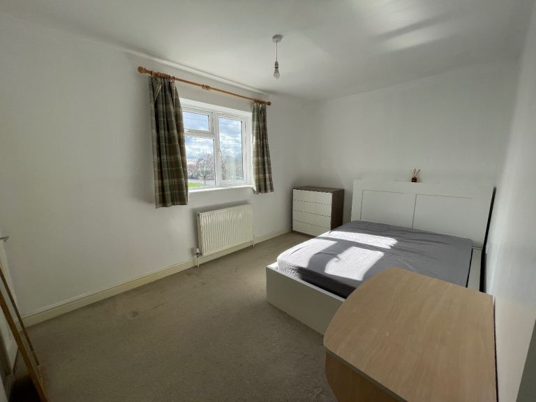 Double bedroom to let