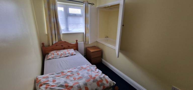 Single Room to rent in Slough