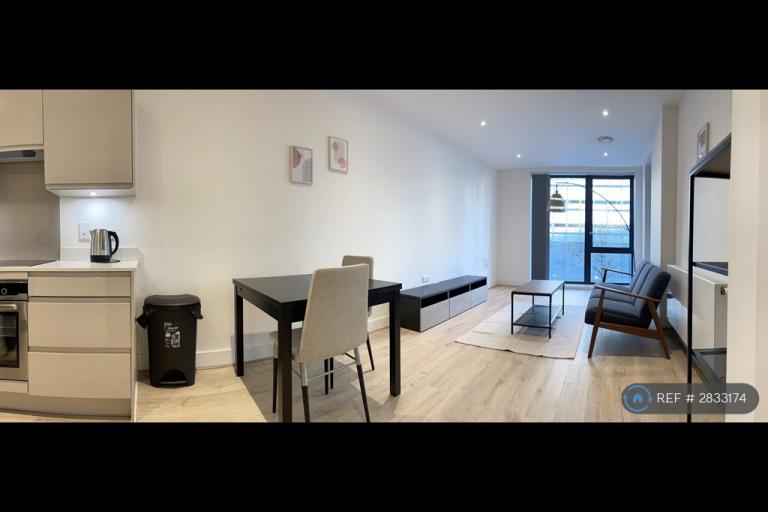 1 bedroom flat in Sailors House, London, E14 (1 bed) (#2833174)