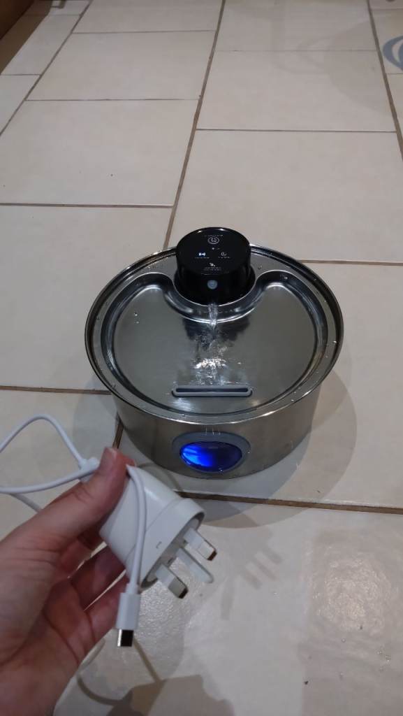 Cat wireless stainless still water fountain 