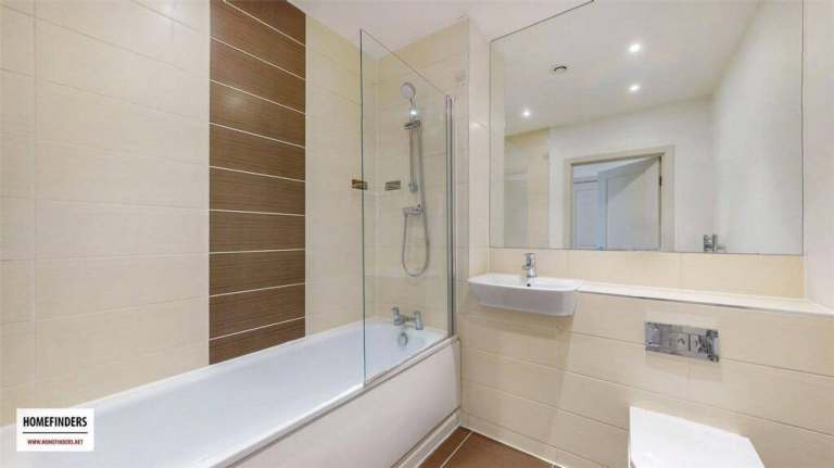 New one bedroom flat walking distance to the Station avilable