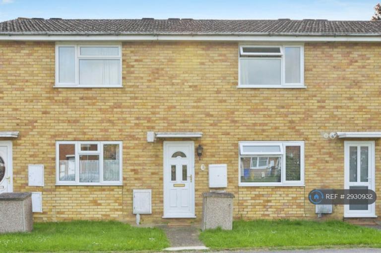 1 bedroom flat in Brookside Close, Old Stratford, Milton Keynes, MK19 (1 bed) (#2930932)