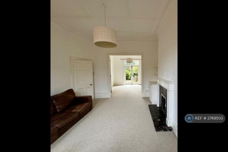 2 bedroom flat in Lanercost Road, London, SW2 (2 bed) (#2769503)