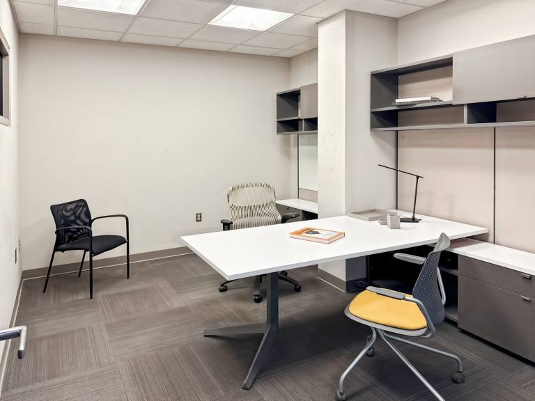 London - NW10 7XR \ Private Office with 2 Desks