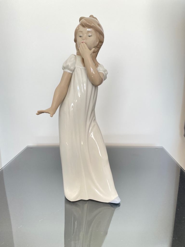 Lladro Nao Figurine