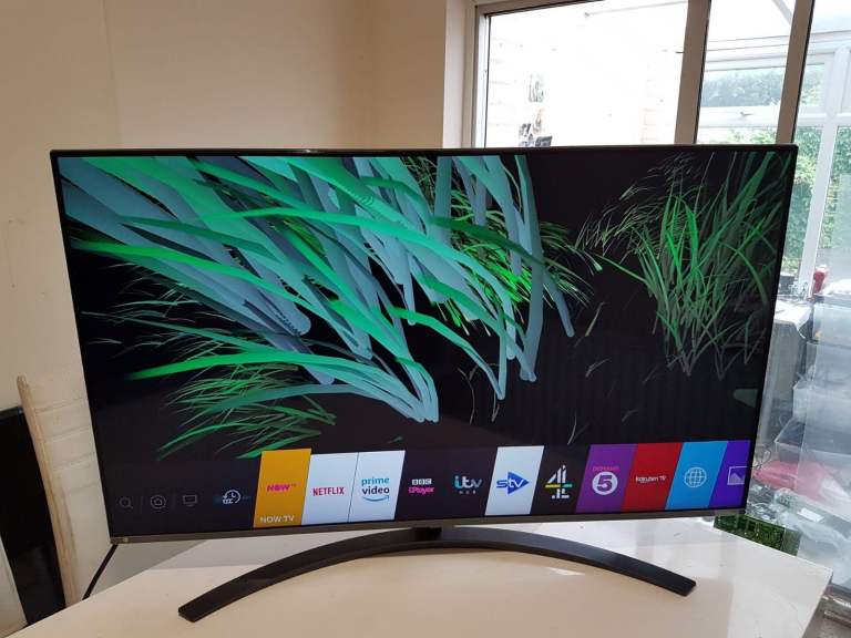 LG 50" 4K Smart TV with Remote – Good Condition