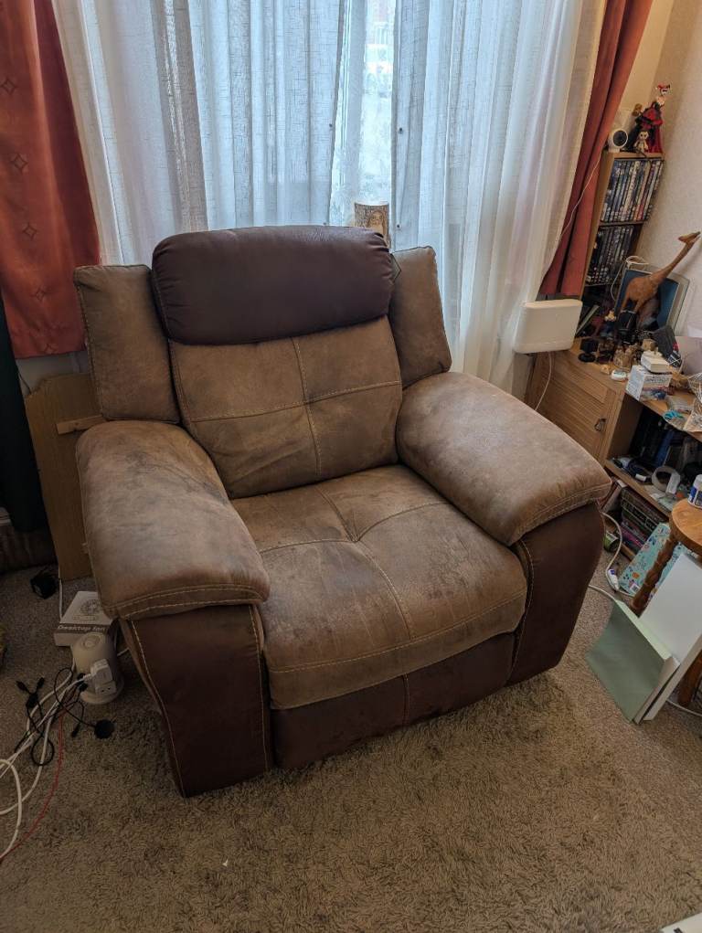 Free recliner chair 