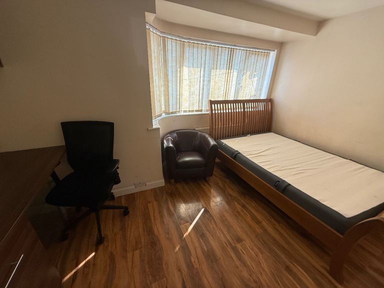 Spacious room to rent