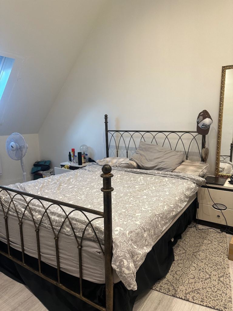 En-suite Large Double Room All Bills Inc. Ealing W5