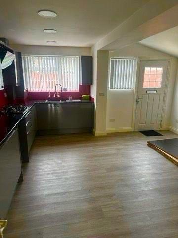 6 Bed Beautiful spacious house with drive 