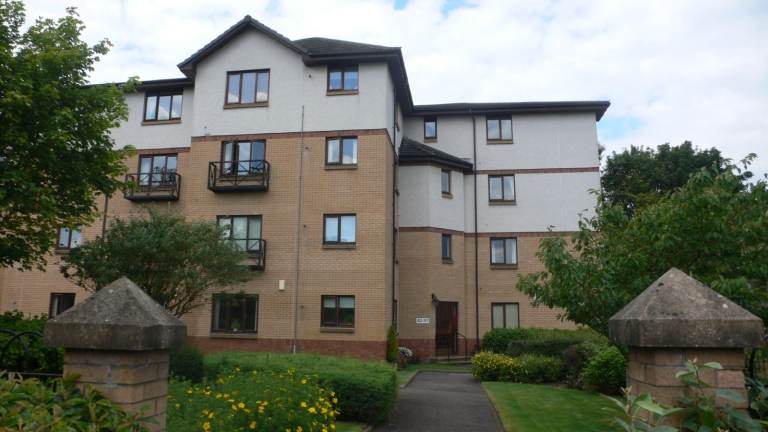 TWO BED WHOLE FULLY FURNISHED FLAT IN STIRLING £1,000