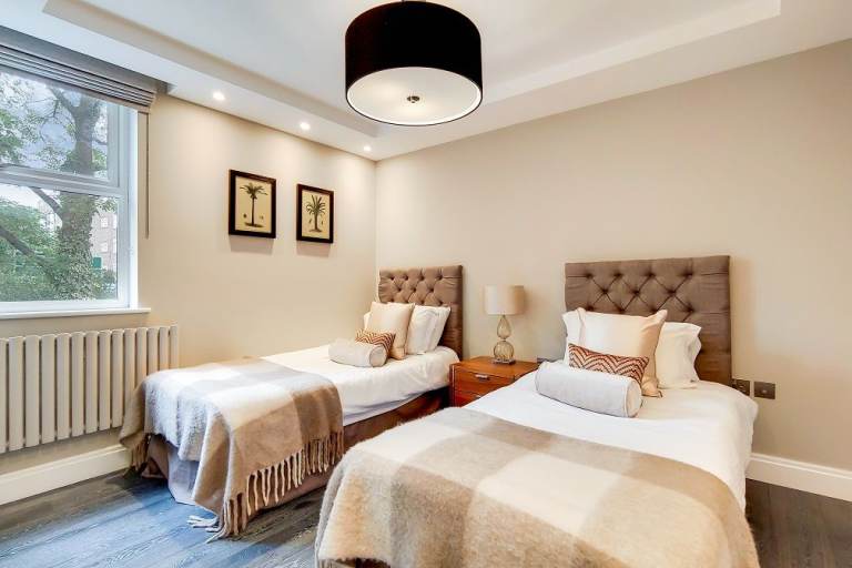 Three bedroom, three bathroom eigth floor apartment in St Johns Wood NW8