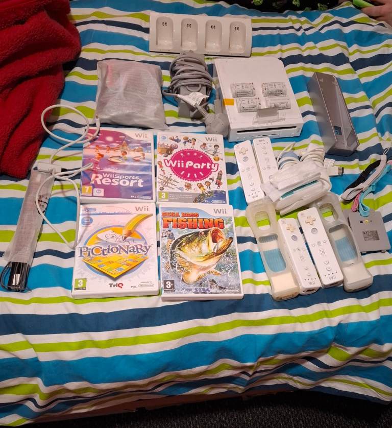 Nintendo Wii & Wii Fit with accessories 