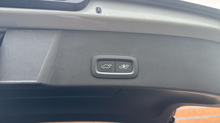 2025 Volvo XC40 2.0 B4P Plus Dark 5dr Auto Petrol Estate Estate Petrol Automatic