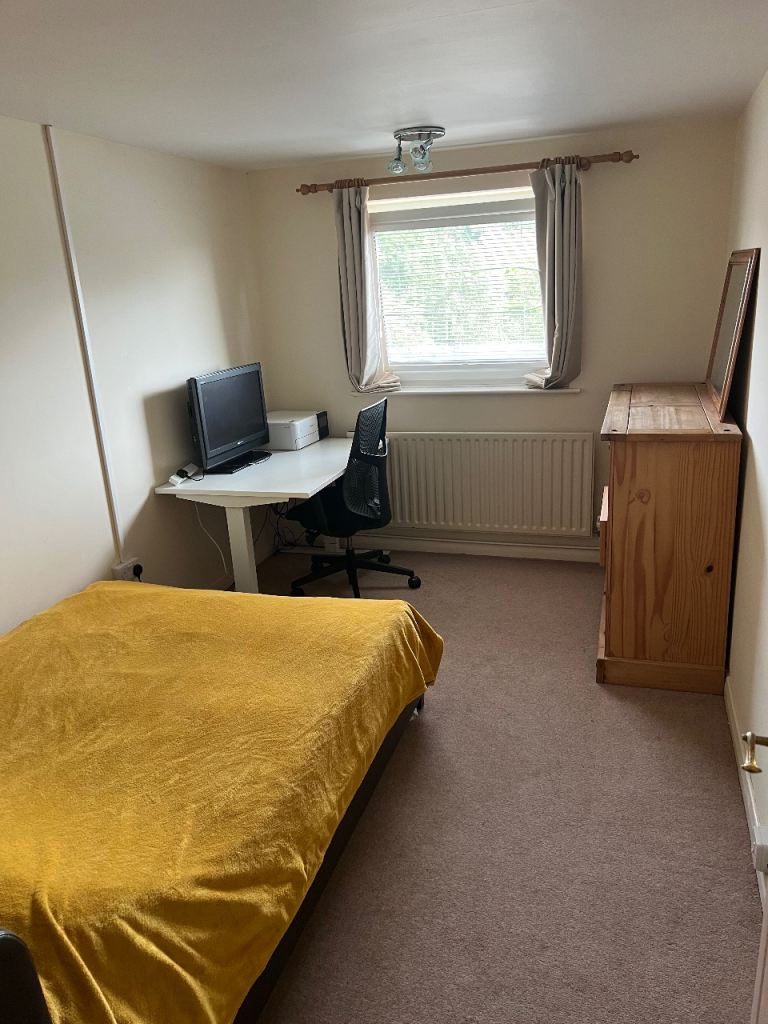 Double room Available - £150/mth bills incl