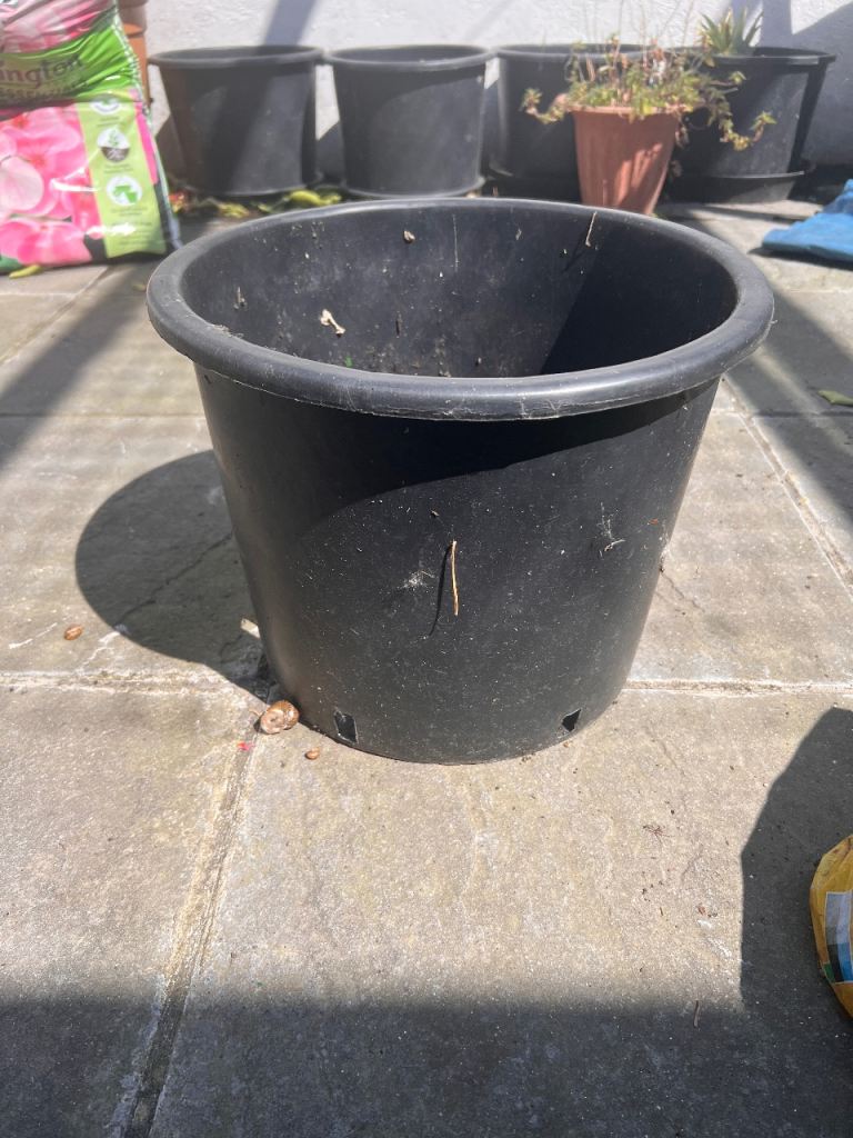 Large Black Plastic Garden Planter Pot  50p each – Good. Condition