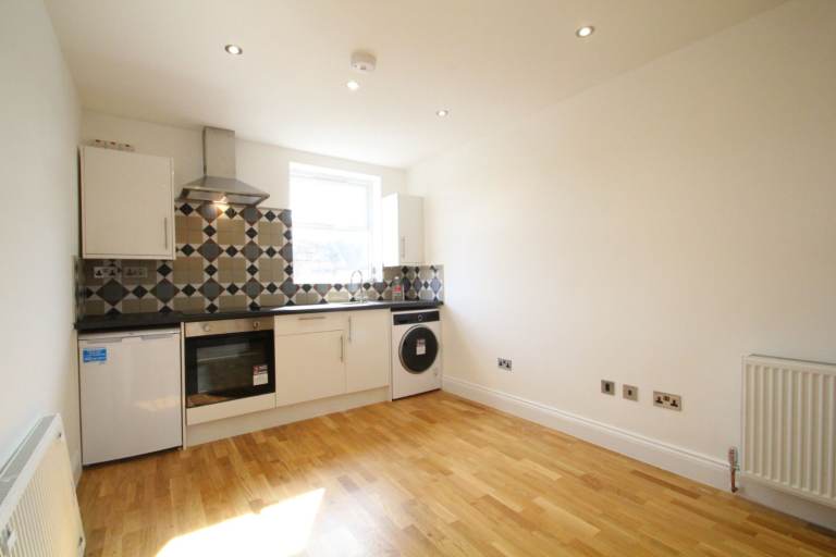 Hane Estate Agents offer a first floor Studio flat offered for rent in good condition
