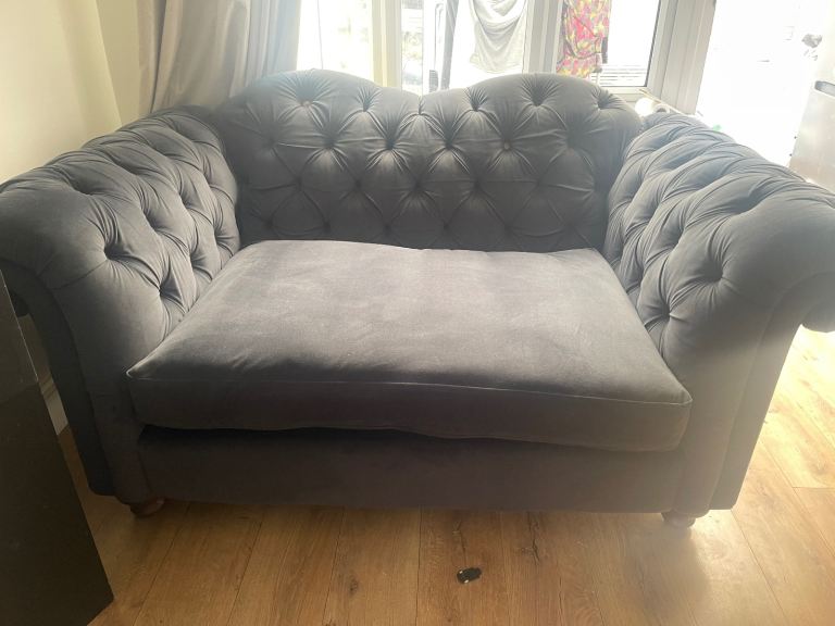 Chesterfield elegance sofa and cuddle chair