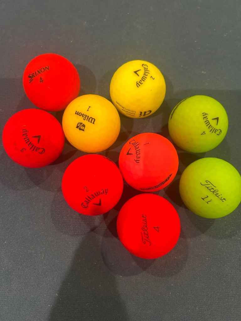 9 x selection of matte golf balls