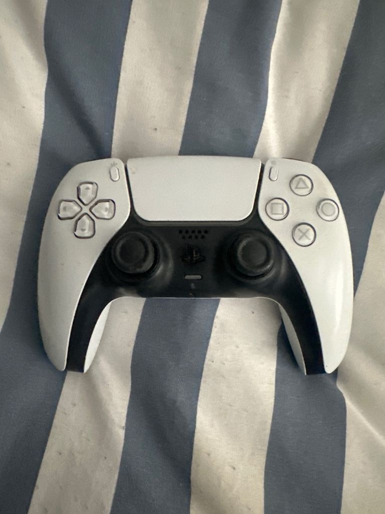 White PS5 Controller - SPARES OR REPAIRS 