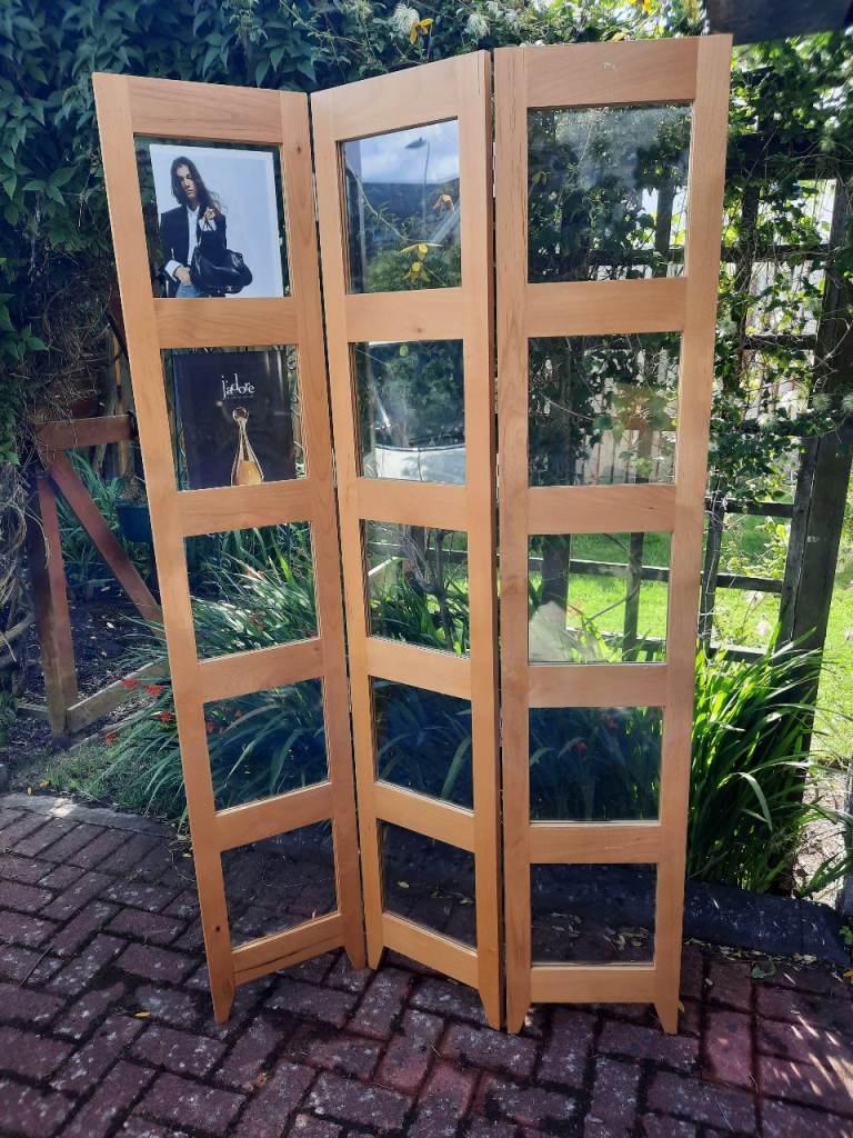 Wooden and glass picture screen