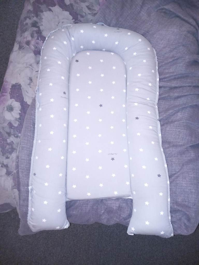 Baby Pod/Nest – Grey with Stars, Good Condition