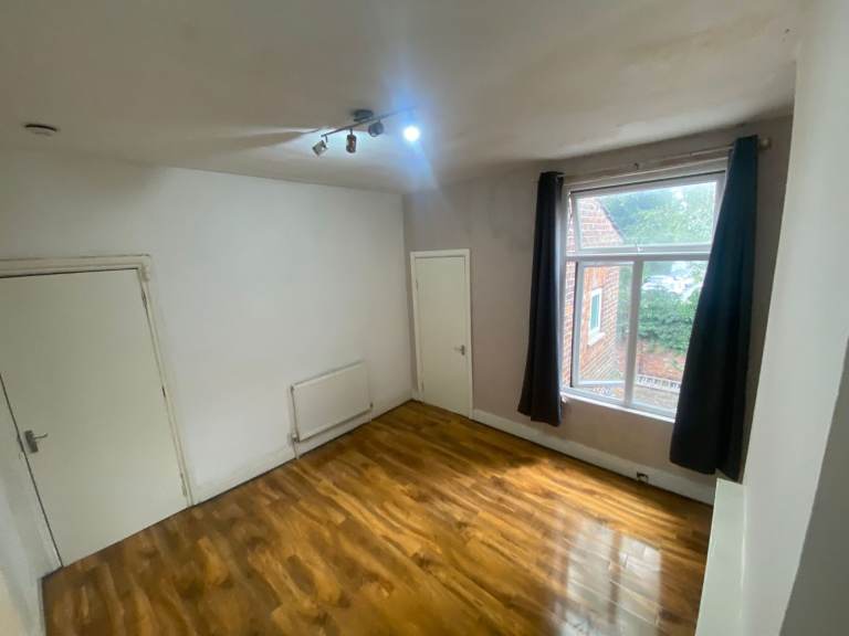 Flat Big TWO bed + Reception + Kitchen + Bath Levenshulme M19