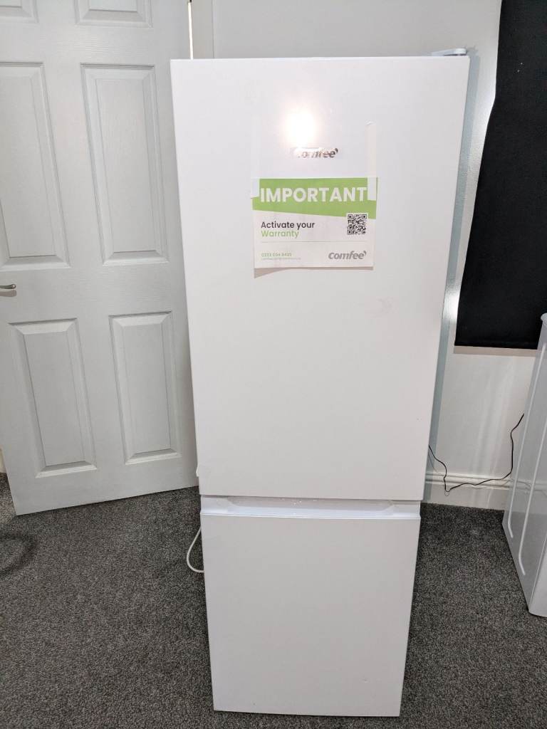 Brand New COMFEE 60/40 FreeStanding Fridge/Freezer 174L Reversible Door-White