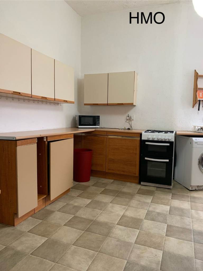 4 student flat in West End 