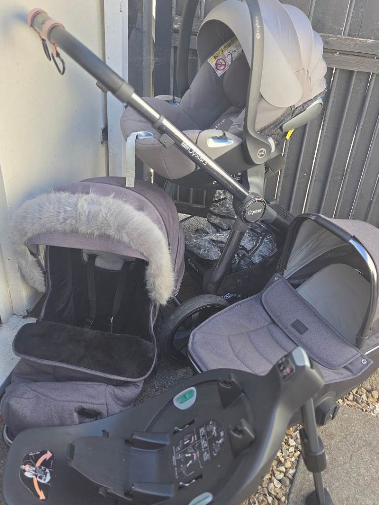 Oyster 3 Pushchair Travel System with Cybex Car Seat and Carrycot