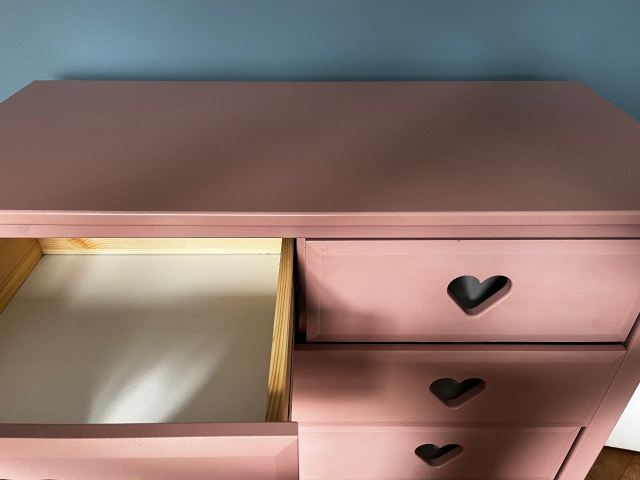 pink heart dresser thought you lovelies would enjoy this cute heart desk i came across on fb!!  : r/femalelivingspace