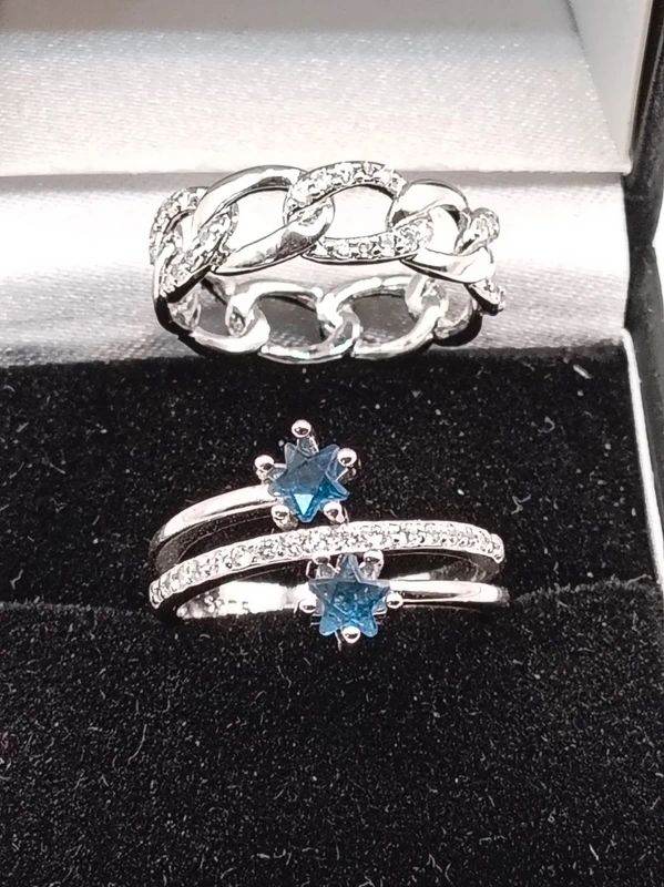 2 silver rings