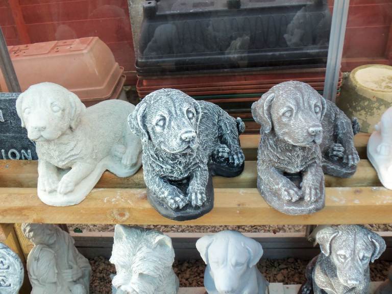 Concrete stone garden ornament - Retriever golden labrador