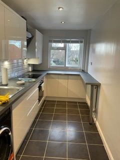 2 Bedroom First Floor Maisonette (Walking Distance to Uxbridge Town Center)
