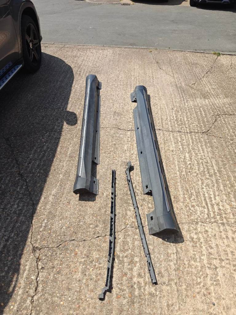 MERCEDES GLA X156 PAIR OF SIDE Skirts (LEFT AND RIGHT) 