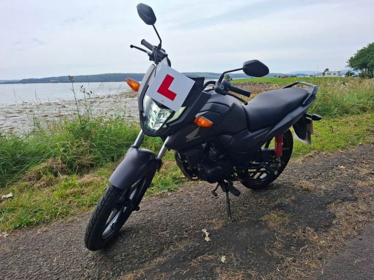 Honda CB125F 75 plate 850 miles