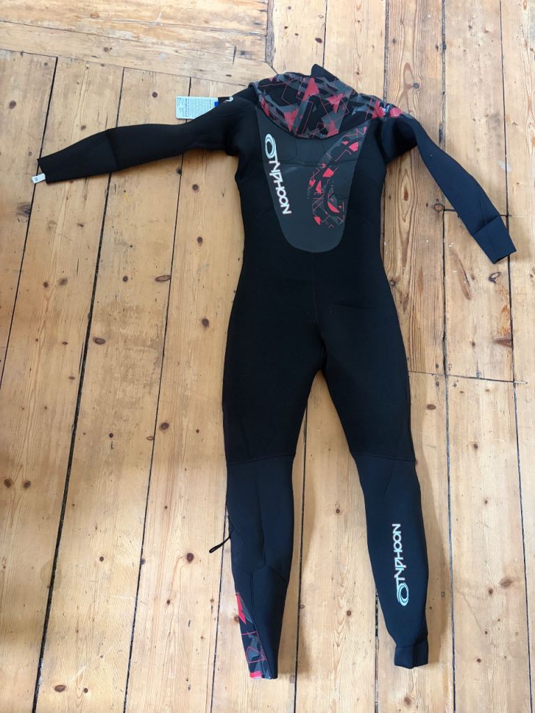 Typhoon Vortex 4mm Wetsuit Size Small BNWT Never Used