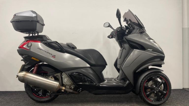 PEUGEOT METROPOLIS 400 RS ** OCT 2026 - TOP BOX - BELTS REPLACED 01/2026 ** 