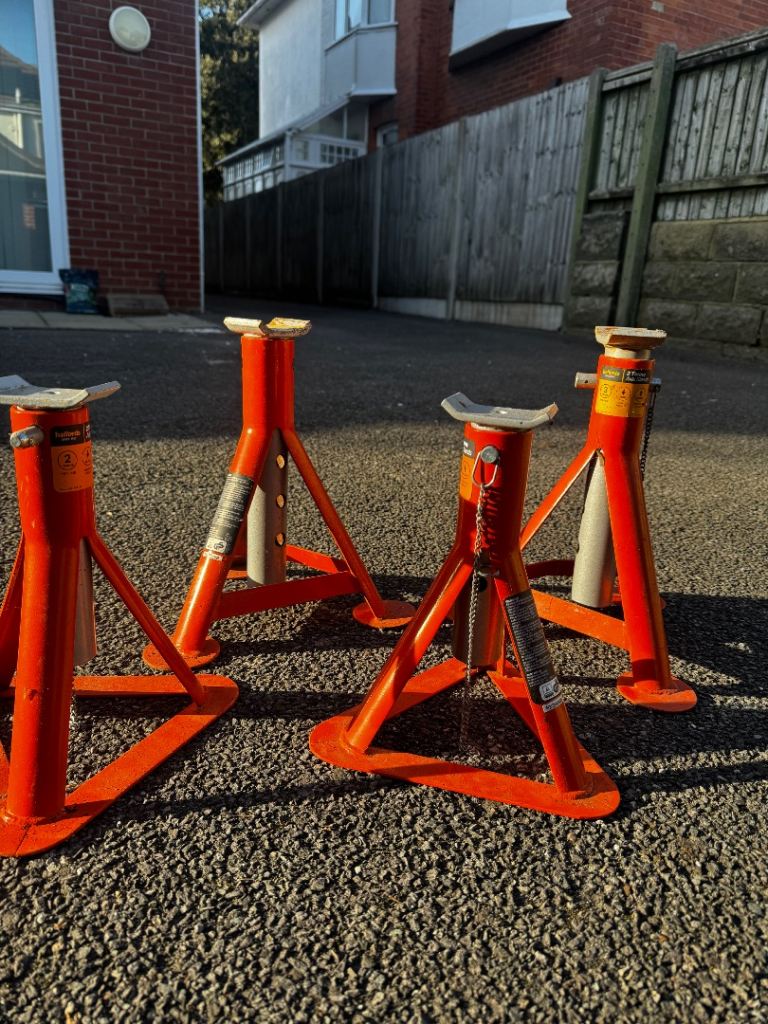 4 Halfords axel stands