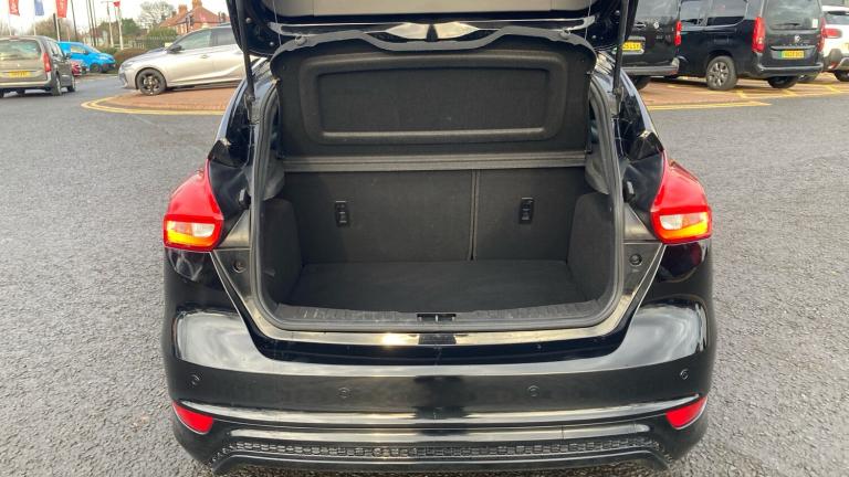 2018 Ford Focus 1.0 EcoBoost 140 ST-Line Navigation 5dr Petrol Hatchback Hatchback Petrol Manual