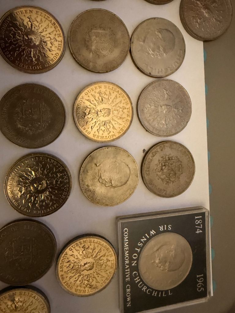 Job lot of collectible crown coins x 30
