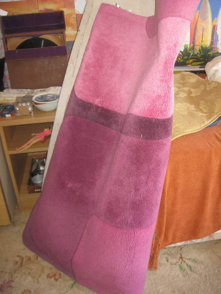 LARGE MODERN PURPLE PATTERNED RUG. IN GOOD ORDER. VIEWING - COLLECTION AVAILABLE