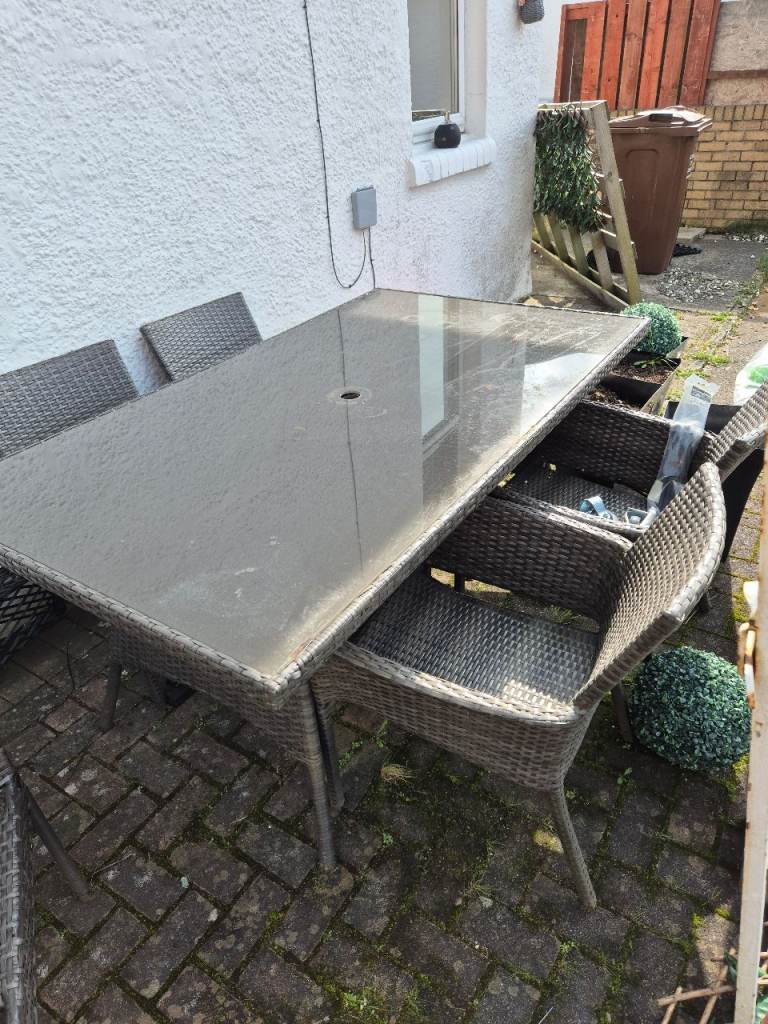 Large Rattan Garden Table & 6 Chairs Glass Top