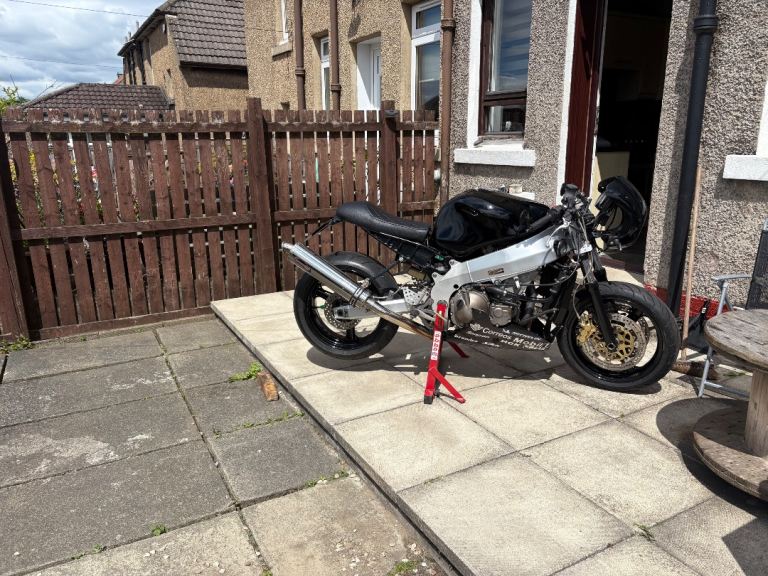 Kawasaki, Ninja ZX 9, 2001, 899 (cc)